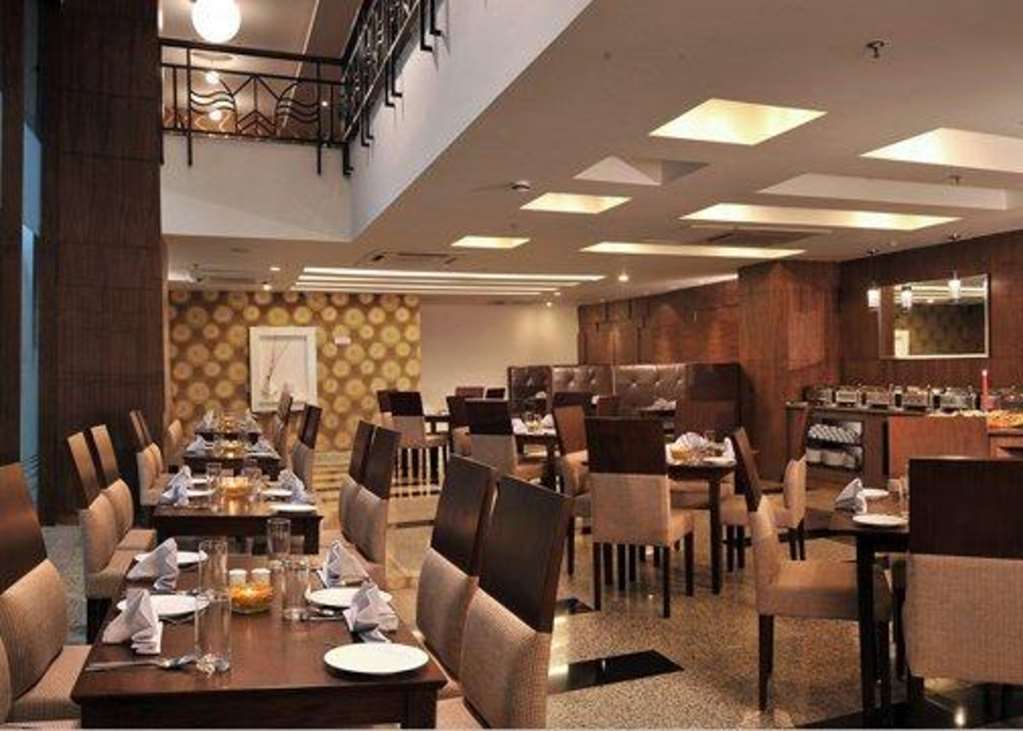 Comfort Inn Tulip Heights 巴廷达 餐厅 照片